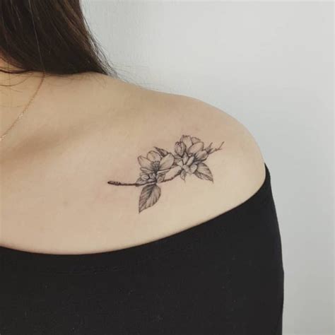 tatuajes para mujeres en el pecho y su significado|Tatuajes para mujeres en el PECHO: 30 diseños ATREVIDOS y。